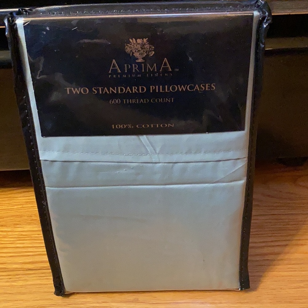 NWT AprimA premium linen standard pillowcases (2)